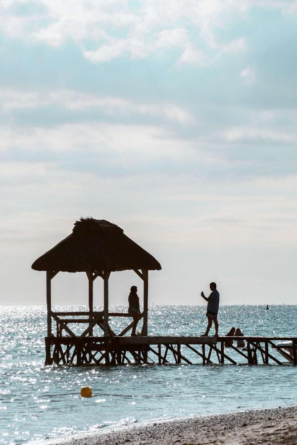 Outrigger Mauritius Beach Resort Bel Ombre Exteriör bild